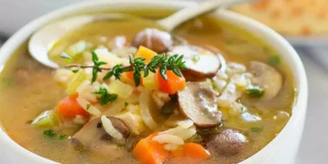 Як приготувати суп із куркою та грибами