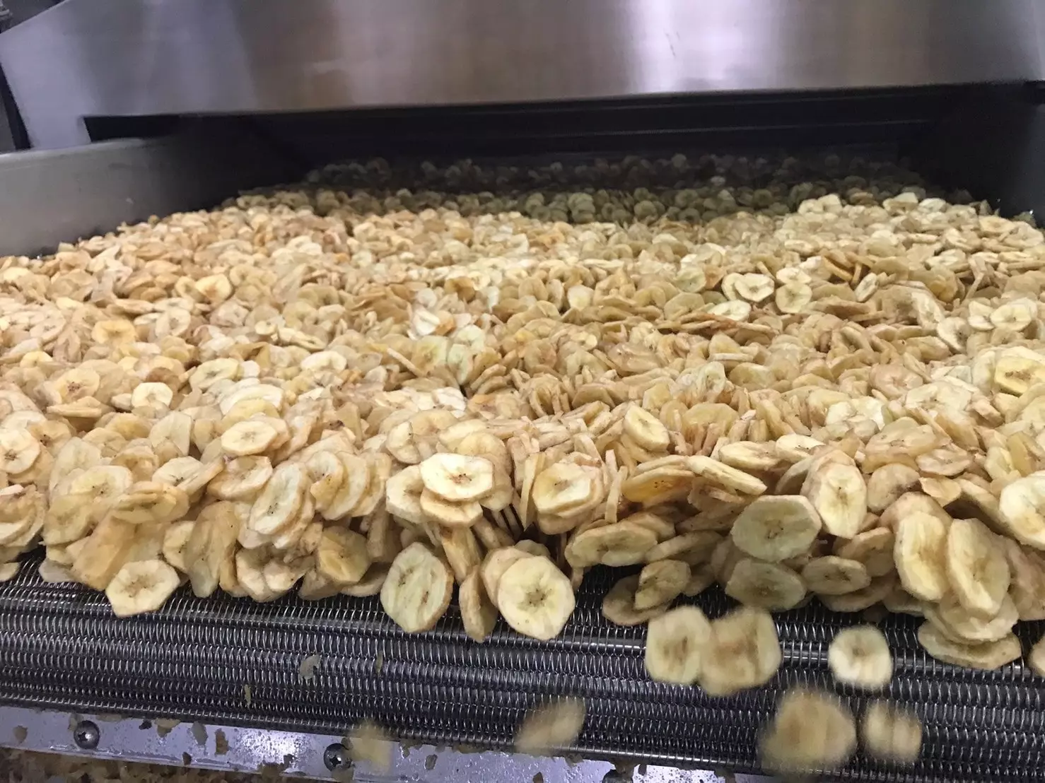 Як готують бананові чипси