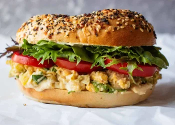 Сендвіч із салатом із нуту