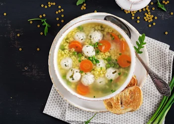 Суп з фрикадельками