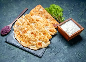 Тісто для чебуреків на сметані