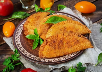 Тісто для чебуреків на воді