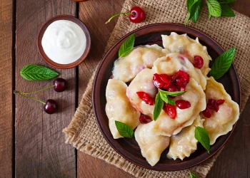 Тісто для вареників на молоці