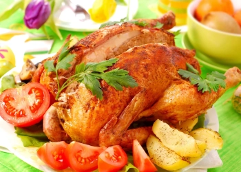 Фарширована паштетом і грибами курка