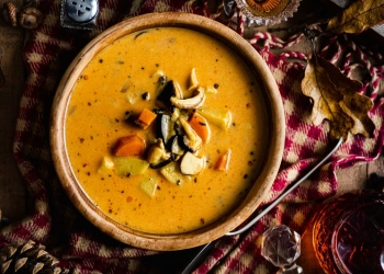 Осінній грибний суп з гарбузом і овочами