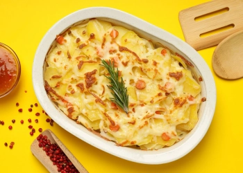 Картопляна запіканка з м’ясом та грибами