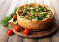 Кіш з овочами та сиром