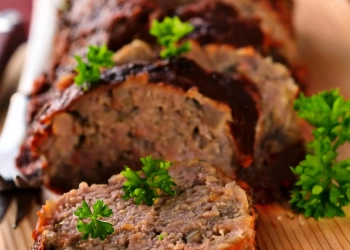 М’ясний рулет з болгарським перцем