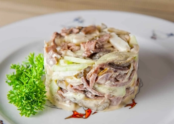 Салат з шинкою та перцем