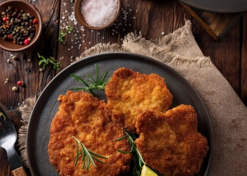 Шніцель зі свинячого фаршу