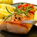 Стейк із лосося з грибами та овочами