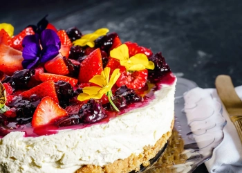 Вершковий чизкейк з ягодами