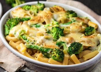 Запіканка з макаронів та броколі