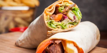 Домашня шаурма з куркою та овочами