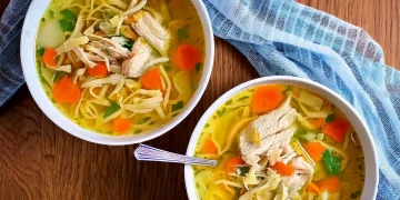 Курячий суп з локшиною в скороварці