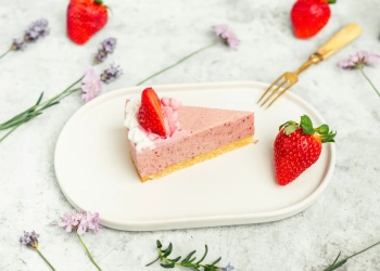 Полуничний чизкейк без випічки