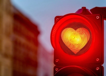 6 знаків Зодіаку, які легко плутають закоханість зі справжнім коханням