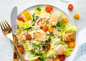 Салат із романо та томатами чері