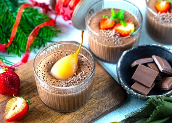 Шоколадний мус з грушею