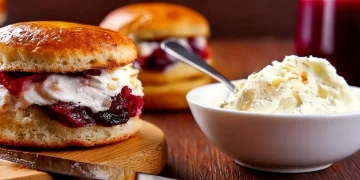 Королівські булочки з кремом і джемом