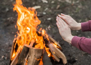 Як розпалити багаття без сірників