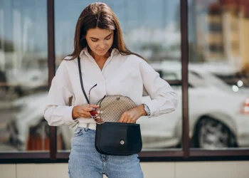 Як почистити шкіряну сумку