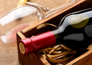 Як відкрити вино без коркотяга