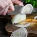 Як різати цибулю і не плакати