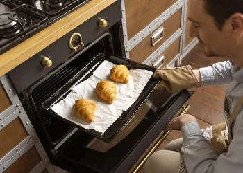 Як розігріти випічку