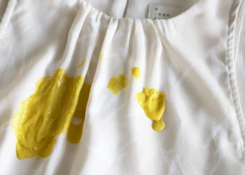 Як вивести плями від гірчиці