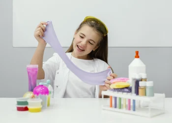 Як вивести слайм з одягу