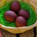 Як пофарбувати яйця червоним вином