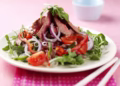 Теплий середземноморський салат з яловичиною