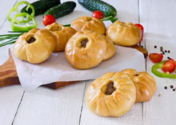 Біляші з м'ясом у духовці