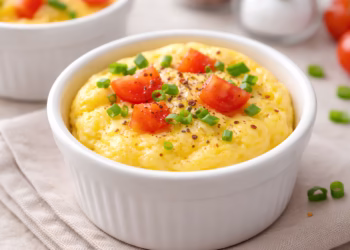 Як приготувати омлет в мікрохвильовці менше, ніж за хвилину