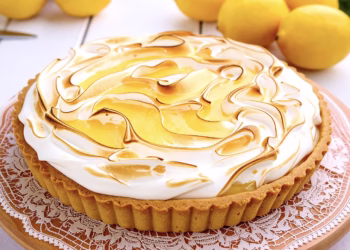Рецепт лимонного тарта з меренгою — шедевр серед десертів