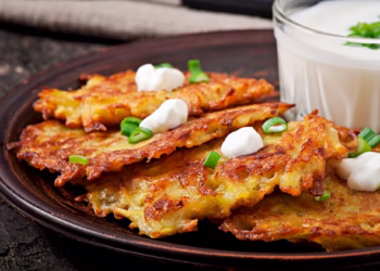 Так роблять досвідчені господині: Як приготувати деруни з картоплі