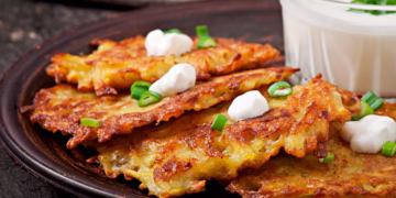 Так роблять досвідчені господині: Як приготувати деруни з картоплі